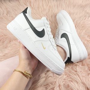 New Nike Women’s Air Force 1 Gold Accents Rare